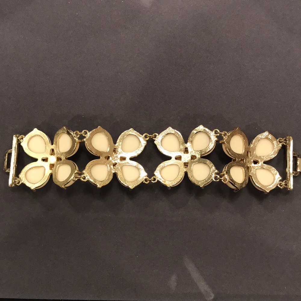 Cream and Light Peach Floral Link Bracelet - Picture 9 of 9